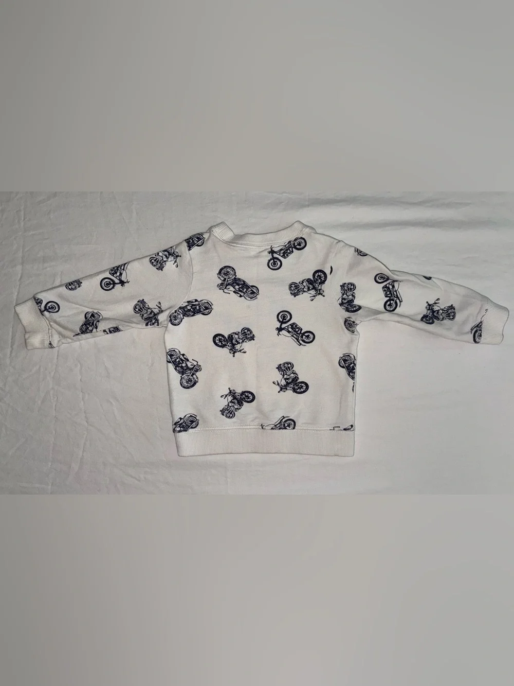 T-Shirt Sweater Baby Boy fall / winter Bundle | 18 Months Carters